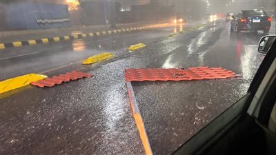 تضرر 10 عقارات جزئيًا وسقوط 7 اعمدة انارة بأحياء الإسكندرية بسبب العاصفة