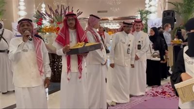 استقبال الحجاج بالورود ترحيبًا بوفود الرحمن