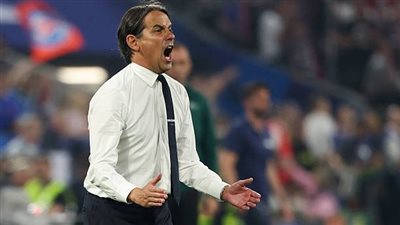 الاعتراضات تكلف إنزاجي بطاقة صفراء... وإنتر يواصل المعاناة أمام باريس