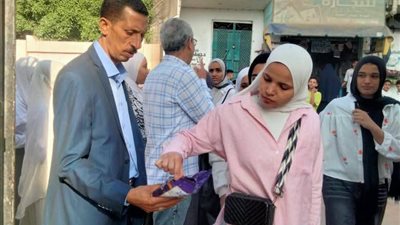  لتخفيف التوتر .. إدارة اطسا تستقبل طلاب الإعدادية بالشوكولاته 