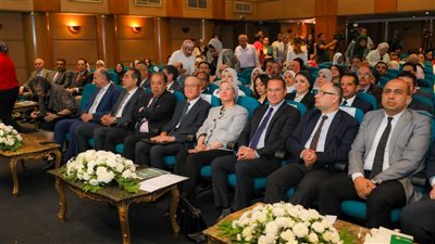 وزيرة البيئة تستعرض رحلة مصر في تقليل استخدام الأكياس البلاستيكية