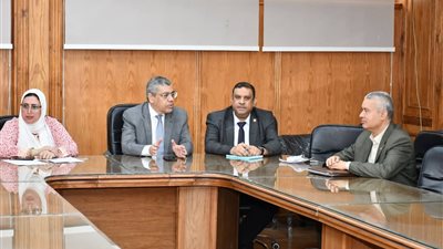 جامعة قناة السويس تعقد اجتماعًا تنسيقيًا مع سفراء التميز بالكليات 