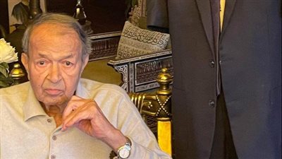 قراء مصر يحيون عزاء نجل الشيخ مصطفى إسماعيل الليلة من عمر مكرم