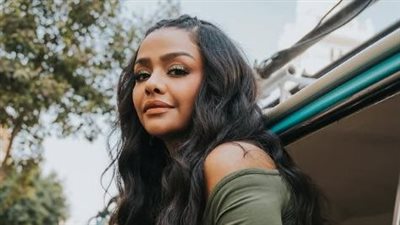 الجينز يعكس رشاقة قوام أسماء أبو اليزيد  