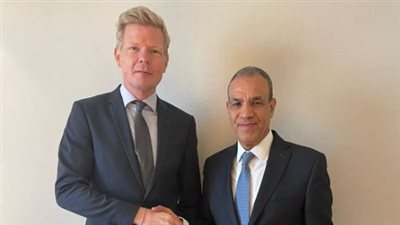 وزير الخارجية يلتقي المبعوث الأممي لليمن في عمان