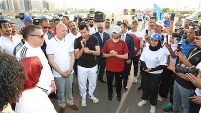 وزيرا الأوقاف والشباب والرياضة ومحافظ القاهرة يشاركون بماراثون الدراجات بالعاصمة الإدارية