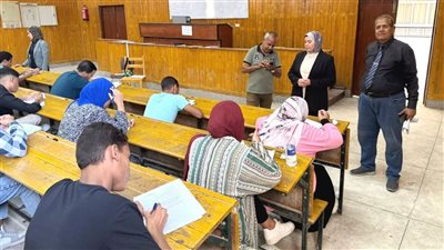 انتهاء امتحانات الفصل الدراسي الثاني بكلية الحقوق بقنا.. والعميد يشيد بالانضباط والتنظيم