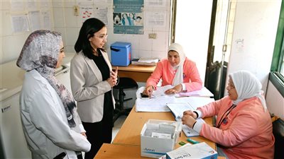 محافظ البحيرة تتفقد وحدتي ديبي وإدفينا الصحيتين 