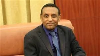 رئيس الوزراء السوداني يحل الحكومة
