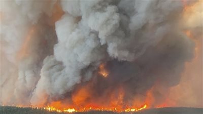 كندا.. إجلاء الآلاف من المواطنين في 3 مقاطعات بسبب الحرائق