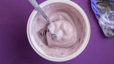 الزبادي بالفواكه هل ضار أم مفيد للصحة؟ الخبراء يحسمون الجدل 