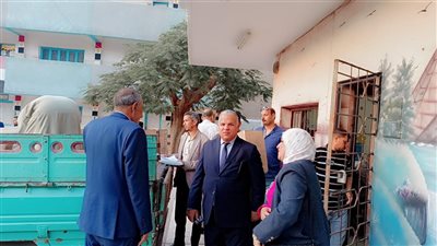 وكيل تعليم الفيوم يتابع توزيع أسئلة الإعدادية داخل المطبعة السرية