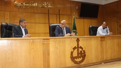 محافظ القليوبية يطالب بالتصدي بكل حزم لكافة التعديات