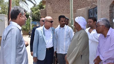 لارتفاع منازلها عن الأرض.. محافظ الأقصر يوجه بدراسة التربة بالبعيرات  