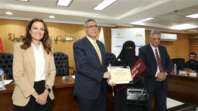محافظ الجيزة يُكرِّم عددًا من الأمهات المثاليات على مستوى المحافظة