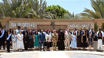 القوات المسلحة تنظم زيارة لوفد من شباب المصريين المقيمين بالخارج وطلبة الجامعات المصرية لقيادتى قوات الصاعقة والمظلات