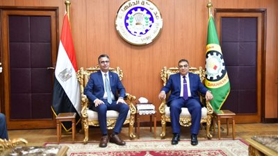 محافظ الدقهلية يستقبل وزير التموين بمكتبه في مستهل زيارته لعدد من المشروعات
