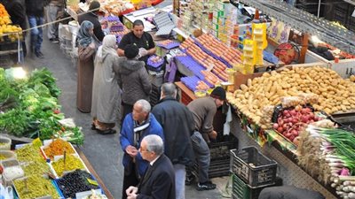 التعثر الحكومي يسيطر على الملف الاقتصادي.. خبراء: لم تنجح في تحقيق تغيير ملموس