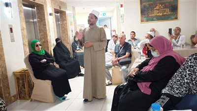 وعاظ الأزهر وواعظاته يواصلون جهودهم في خدمة الحُجَّاج والإجابة عن استفساراتهم الشرعية