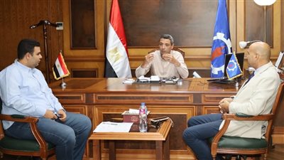 محافظ السويس يبحث مشروعات دعم ذوي الهمم والتمكين  الإقتصادي 