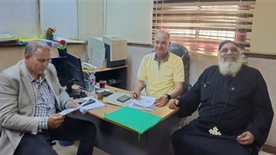 رئيس مدينة شبراخيت يستقبل الأنبا باسيلى لتهنئته بعيدالأضحى المبارك