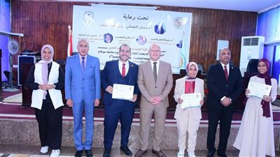 تكريم الطلاب المتفوقين والحاصلين على مشروعات ممولة من STDF بعلوم سوهاج