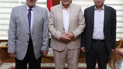 رئيس لجنة قطاع الدراسات الصيدلية يناقش رسالة ماجستير بمعهد علوم وتكنولوجيا النانو بكفرالشيخ