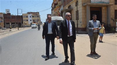 محافظ الغربية يتفقد مشروعات الرصف والتطوير بقطور
