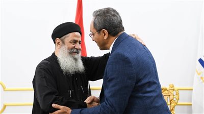 وفد مطرانية قنا للأقباط الأرثوذكس يزور الديوان العام للتهنئة بعيد الأضحي 