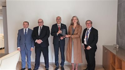    وزير العمل يلتقي رئيس الاتحاد العالمي للتوظيف لتفعيل التعاون بالمجالات المشتركة 