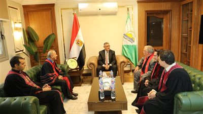 محافظ الجيزة يستقبل وفود الكنائس للتهنئة بعيد الأضحى 