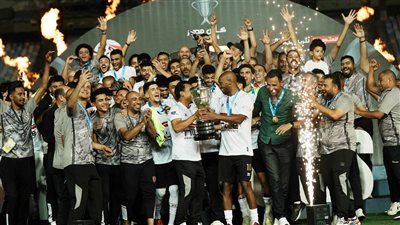 عبد الشافي يعتزل بعد التتويج بكأس مصر.. وشيكابالا يتنازل له عن الشارة