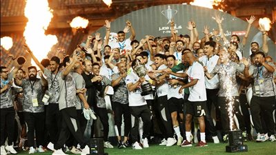 احتفالات لاعبو الزمالك بعد التتويج بكأس مصر للمرة الـ29 (صور)