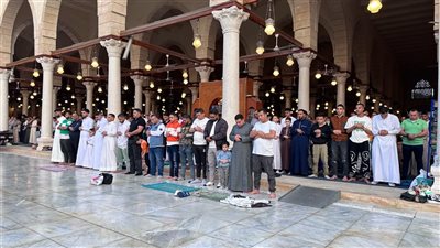 الآلاف يؤدون صلاة عيد الأضحى بمسجد عمرو بن العاص 