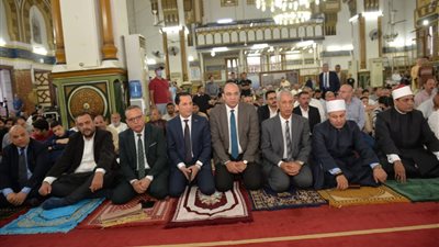 محافظ الدقهلية يؤدي صلاة عيد الأضحى المبارك بمسجد النصر بالمنصورة