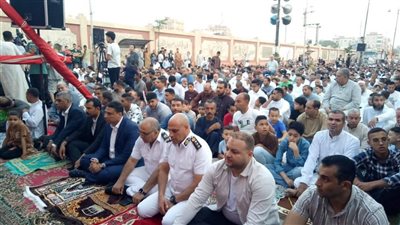 مئات المواطنين يؤدون صلاة عيد الأضحى بساحة شارع عبدالمنعم رياض بأشمون