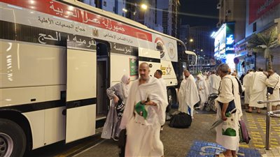 حجاج الجمعيات الأهلية يواصلون أداء المناسك.. ويرمون جمرة العقبة الكبرى