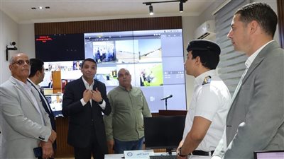 محافظ السويس يتابع عمل المركز التكنولوجي بحي فيصل والشبكة الوطنية للطوارئ 