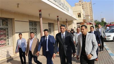 محافظ السويس يتابع توافر السلع الغذائية واللحوم بالمجمعات الإستهلاكية بأسعار مخفضة   