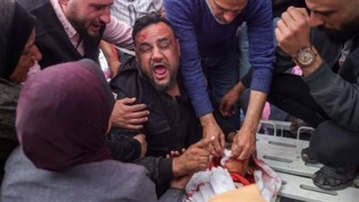  12 شهيدًا و40 مصابًا إثر قصف للاحتلال على خيام النازحين بخان يونس 