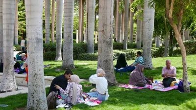 حديقة الأزهر تشهد إقبالًا كثيفًا في ثاني أيام العيد (شاهد)