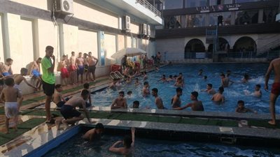 حمامات السباحة والملاهي مقصد المواطنين بالمنيا 