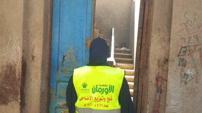 استكمال ذبح وتوزيع لحوم الأضاحي على الأسر الأولى بالرعاية فى المنيا