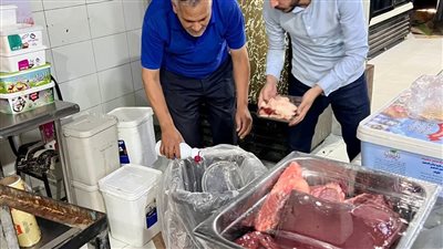 ضبط 50 كجم أغذية غير صالحة وتحرير 8 محاضر فى حملة ببنى سويف 