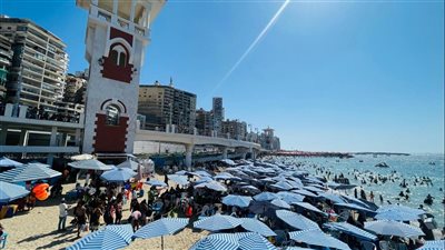 رحلات اليوم الواحد والزائرين يتوافدون على الشواطئ ثالث أيام عيد الأضحى 