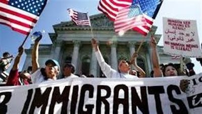 رغم المساهمة الاقتصادية الكبرى.. مهاجرون يواجهون المداهمات والاعتقالات في لوس أنجلوس