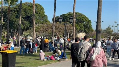 ازدحام بحدائق الإسكندرية في ثالث أيام عيد الأضحى 