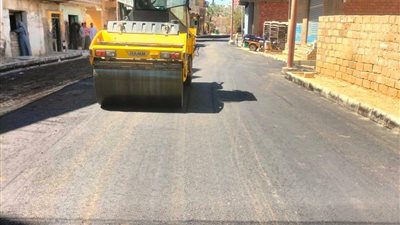 المنيا تكثف جهودها لتحسين الطرق في المراكز 