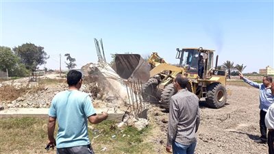 دمنهور تشن حملات لإزالة التعديات على الأراضي الزراعية 