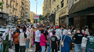 إقبال المواطنين على شوارع وسينمات وسط البلد في رابع أيام عيد الأضحى